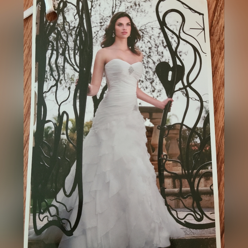 New w/ Tags, Essense of Australia Classic, Romantic Wedding Gown- Bridal, Size 0 - Picture 2 of 16